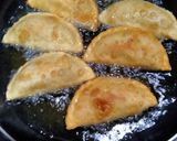 Foto langkah ke 4 dari resep Pastel Renyah Isi Ragout.