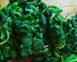 Foto langkah ke 1 dari resep Urap Sayur Daun Sentrong.