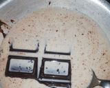 صورة لخطوة 4 من وصفة كيك القهوة بالبسكوت والكريمه والشوكولاته