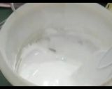 Foto del paso 1 de la receta: Glasé Real para decorar tortas, huevos de pascua o cookies