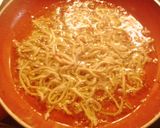 Foto del paso 5 de la receta Huevos con patatas langostinos y gulas
