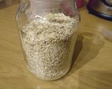 A picture of step 1 of Overnight oats.