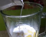 A picture of step 2 of Honey Mango Shake.
