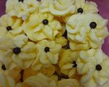 Foto langkah ke 4 dari resep Kue semprit susu.
