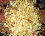 A picture of step 7 of Potatoe swirl bread/burger.