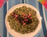 Foto del passaggio 4 della ricetta Risotto con tarassaco e pepite di pancetta(My CuCo Assistant)