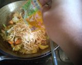 Foto langkah ke 5 dari resep Tumis duo sawi plus oncom.