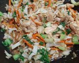 Foto langkah ke 5 dari resep Shirataki Goreng Ayam.