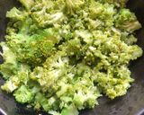 A picture of step 2 of Broccoli Paratha.