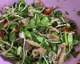 รูปขั้นตอนการทำที่ 3 ของ ยำหมูย่างต้นอ่อนทานตะวัน