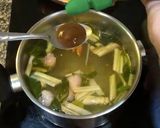 รูปขั้นตอนการทำที่ 4 ของ ต้มยำไข่เจียวหมูสับ ลองดูมั้ย แซ่บลืมแน่นอน