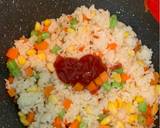 ข้าวผัดซอสมะเขือเทศและผักสามสี วิธีทำสูตร 4 รูป