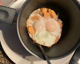 รูปขั้นตอนการทำที่ 2 ของ Veggie Sausage with Eggs Salad (Non-Oil)