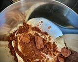 Foto del paso 3 de la receta Pastel de soletillas, nata y mousse de chocolate