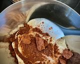 Foto del paso 3 de la receta: Pastel de soletillas, nata y mousse de chocolate