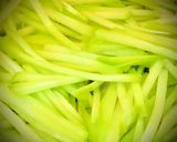 Hình bước làm 1 của món Su Su Xào Trứng Gà