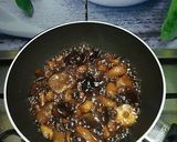 Foto del paso 2 de la receta: Crepes de setas y cebolla caramelizadas con salsa de parmesano