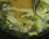 A picture of step 5 of Aloo matter chicken shorba.