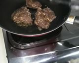 Foto langkah ke 5 dari resep Tenderloin Steak with Blackpepper Mushroom Sauce.