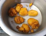 A picture of step 3 of Dahi vada.