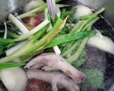 Foto langkah ke 4 dari resep 14.7#42 Kaldu Ceker Ayam (MPASI).