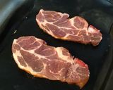Une image de l'étape 5 de Côtes de porc laquées œuf, tomate, soja, persil.