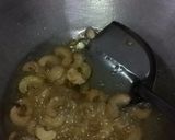 Foto langkah ke 4 dari resep Mete Goreng Bawang.