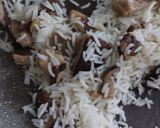 Foto del passaggio 5 della ricetta Riso basmati, piselli, funghi e uova