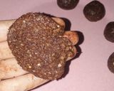 Foto langkah ke 3 dari resep Choco Peanut Oat Balls with Blueberry Jam.