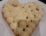 Une image de l'étape 3 de Gâteau d amour à la gauche montée au chocolat blanc.