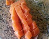 Foto del paso 1 de la receta: Ensalada de salmón con mango