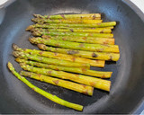 Foto del paso 1 de la receta: Espárragos a la mantequilla