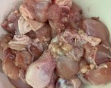 Hình bước làm 3 của món Gà kho Nấm