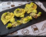Foto del passaggio 8 della ricetta Tortelloni salsiccia e patate con ragu di broccolo romanesco e salsiccia