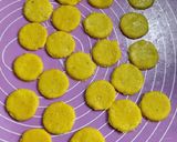 काजू गुलाब बर्फी (kaju gulab barfi recipe in marathi) रेसिपी स्टेप 7 फोटो 