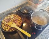 A picture of step 3 of Pasta Carbonara with Mushrooms.