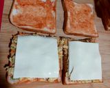 A picture of step 4 of White sauce chicken sandwich.