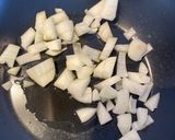 Une image de l'étape 1 de Gratin de coquillettes aux moules et aux asperges vertes.