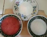 Foto langkah ke 1 dari resep Strawberry Panna Cotta.