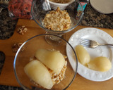 Foto del paso 3 de la receta: Postre de galletas, peras y nueces con azúcar dorada