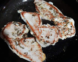 Foto del paso 10 de la receta: Medallones de pavo con salsa fina de pimienta y cardamomo