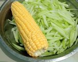 Foto langkah ke 1 dari resep Tumis Labu Siam dan Jagung Manis.