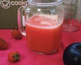 Foto langkah ke 2 dari resep Jus tomat mix strawberry.