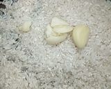 Foto langkah ke 1 dari resep 1053. Olive Oil and Garlic Rice.