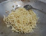 Foto langkah ke 2 dari resep Mie goreng jawa.
