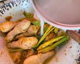 Foto langkah ke 2 dari resep Opor Ayam Kentang Tahu.
