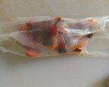 Foto del paso 5 de la receta: Rollitos de verduras con salchicha en papel de arroz