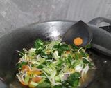 Foto langkah ke 4 dari resep Tumis sawi warna warni.