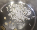 Foto del paso 1 de la receta: Arroz de montaña con butifarra y champiñones