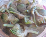 Foto del paso 2 de la receta: Alcachofas con langostinos y salsa verde